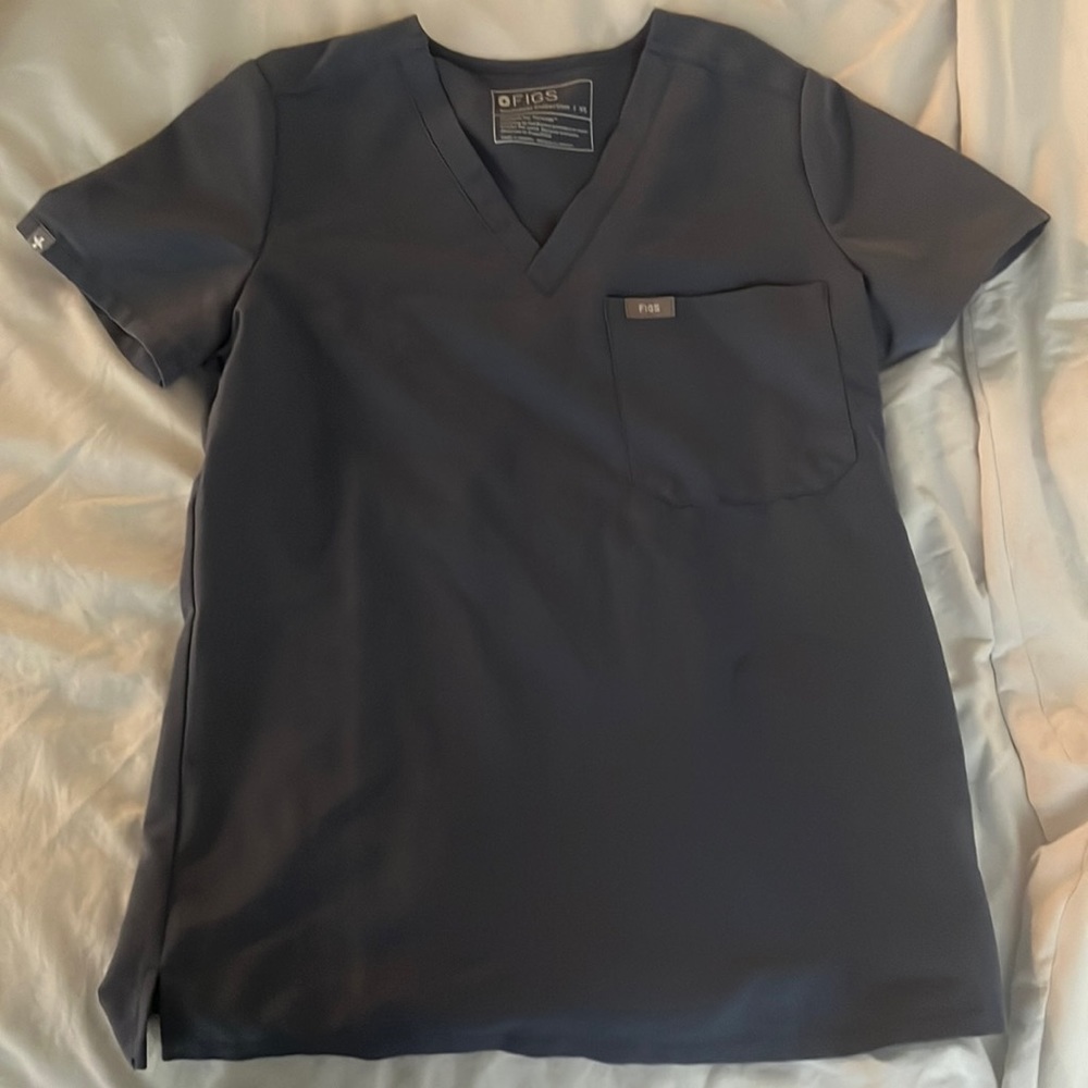 Women’s figs one pocket scrub top in space navy